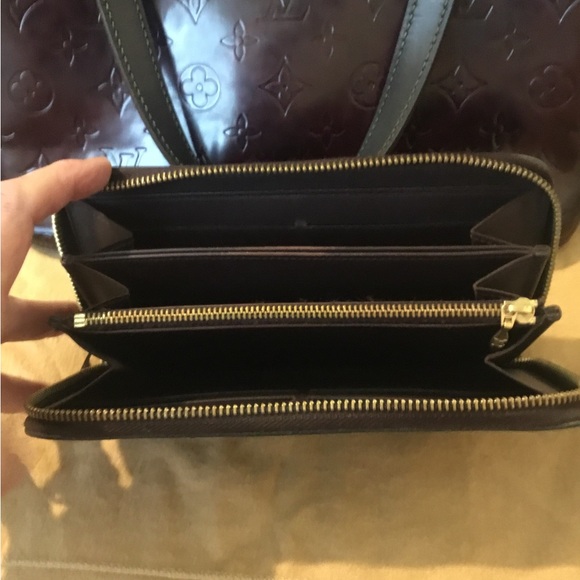 Authentic Louis Vuitton Patent Leather Bag- TH1908 & Authentic Long Wallet Set - Picture 14 of 16